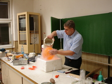 Hartlein Károly: Látványos fizikai kísérletek