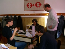 Jól jön a tanári segítség.