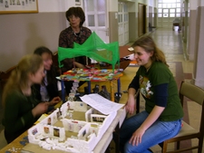 Kiállítottuk a legizgalmasabb alkotásokat, a cukorkiállítóterem kissé megrongálódott.