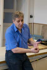 Hartlein Károly egyetemi oktató (BME): Látványos fizikai kísérletek