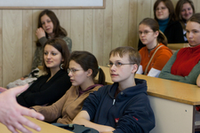 Hartlein Károly egyetemi oktató (BME): Látványos fizikai kísérletek