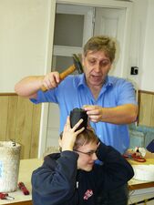 Hartlein Károly egyetemi oktató (BME): Látványos fizikai kísérletek