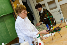 Hobinka Ildikó vezető tanár (Fazekas Mihály Gimnázium): Látványos kémiai kísérletek