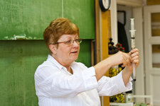 Hobinka Ildikó vezető tanár (Fazekas Mihály Gimnázium): Látványos kémiai kísérletek