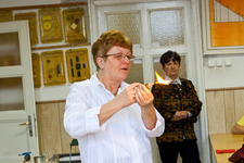 Hobinka Ildikó vezető tanár (Fazekas Mihály Gimnázium): Látványos kémiai kísérletek