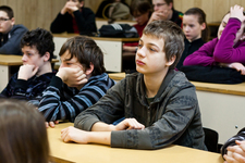 Hartlein Károly egyetemi oktató (BME): Varázslatok a fizika birodalmában