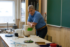 Hartlein Károly egyetemi oktató (BME): Varázslatok a fizika birodalmában