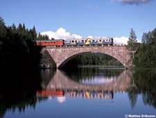 Train at the stonebridge over Flåsjöälven near Hoting. (Vehicle class Y1, built by FIAT)