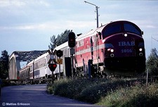 Train at the combined railway/road bridge at Sveg. (NOHAB built diesel locomotive class TMX)