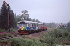 A train bound for Östersund at Kaitum on a rainy day